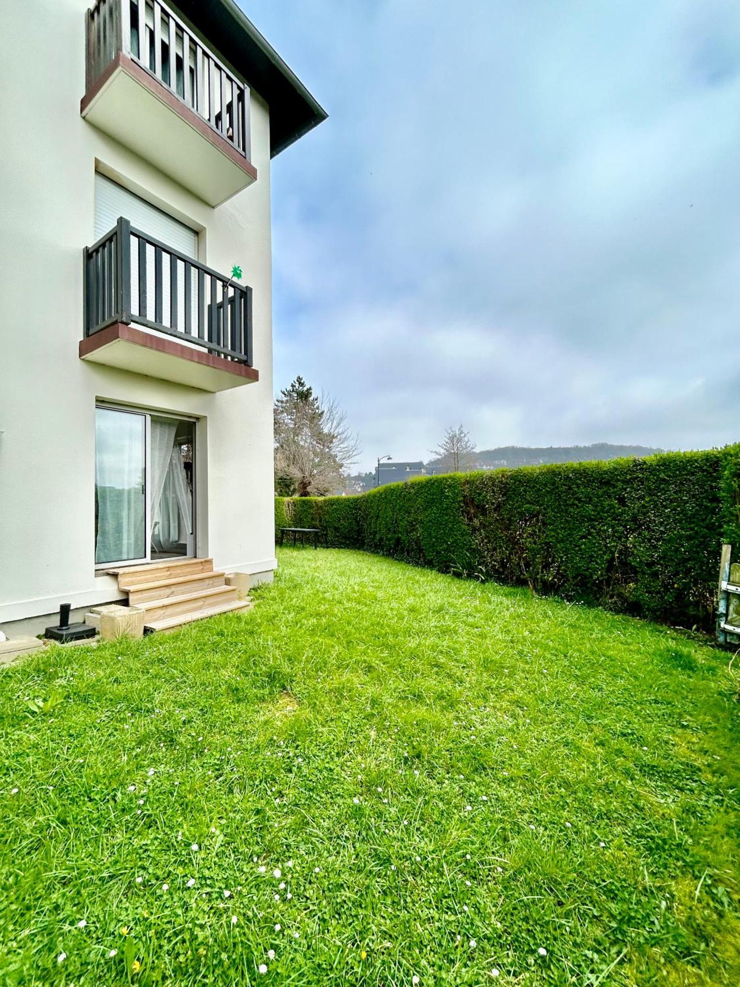 Superbe Appartement Avec Jardin Ensoleille Blonville-sur-Mer Exterior foto